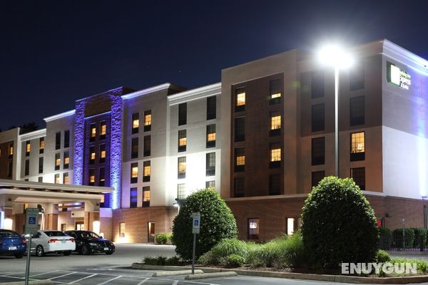 Holiday Inn Express and Suites Newport News Genel