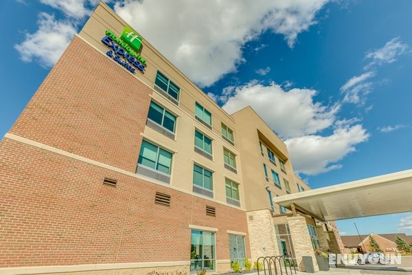 HOLIDAY INN EXPRESS AND SUITES OKEMOS - UNIVERSITY Genel