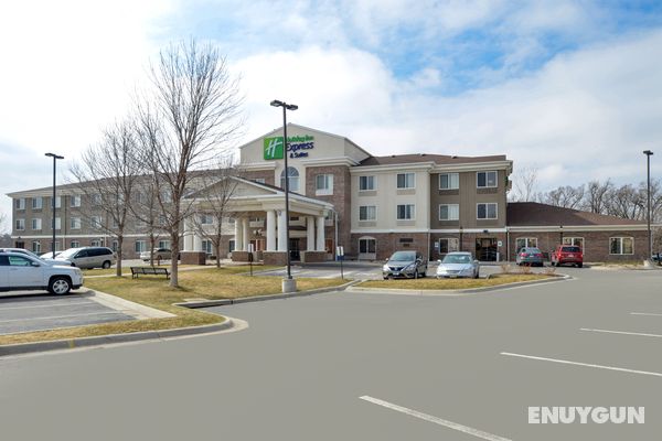 Holiday Inn Express and Suites Omaha West Genel