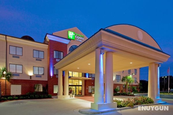 Holiday Inn Express and Suites Panama City Tyndall Genel