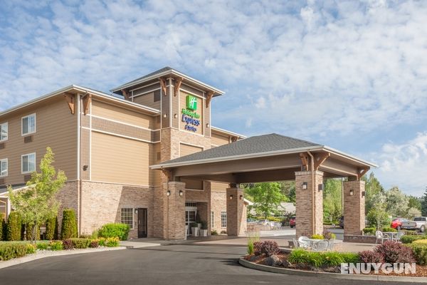 Holiday Inn Express and Suites Pullman Genel