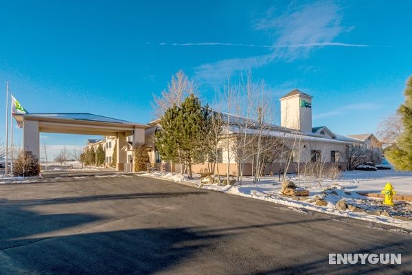 Holiday Inn Express and Suites Raton Genel