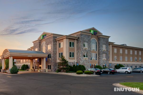 Holiday Inn Express and Suites Saginaw Genel