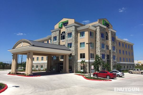 Holiday Inn Express and Suites San Antonio Brooks Genel