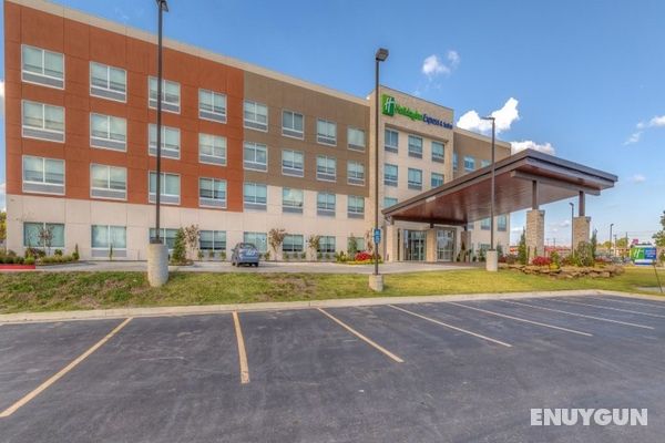 Holiday Inn Express and Suites Tulsa Midtown Genel