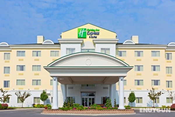 Holiday Inn Express and Suites Watertown Thousand Genel