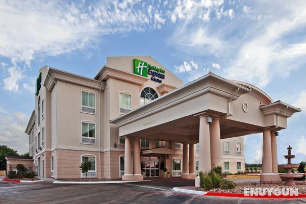 Holiday Inn Express and Suites Woodward Hwy 270 Genel