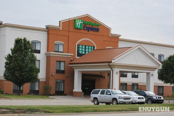 Holiday Inn Express Bloomington West Genel