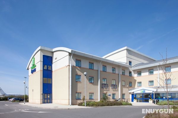 Holiday Inn Express Cardiff Airport Genel