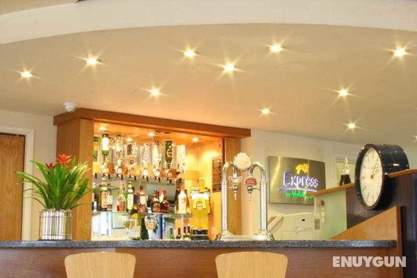 Holiday Inn Express Lichfield Bar