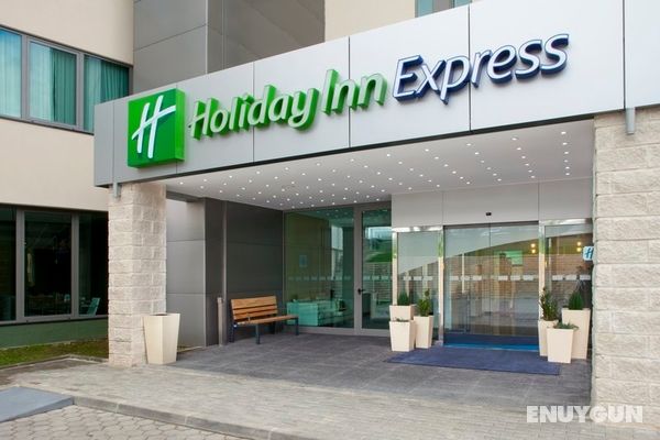 Holiday Inn Express Lisbon Airport Genel