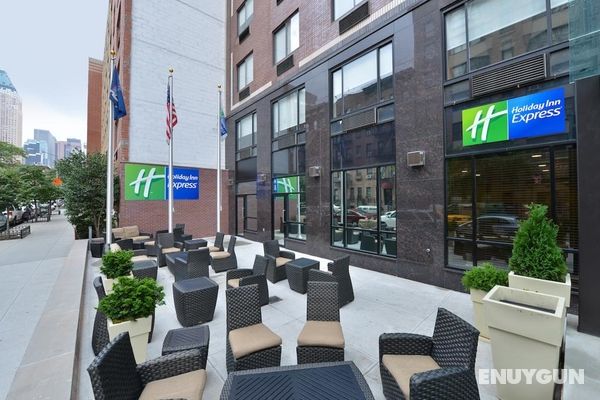 Holiday Inn Express Midtown West Genel