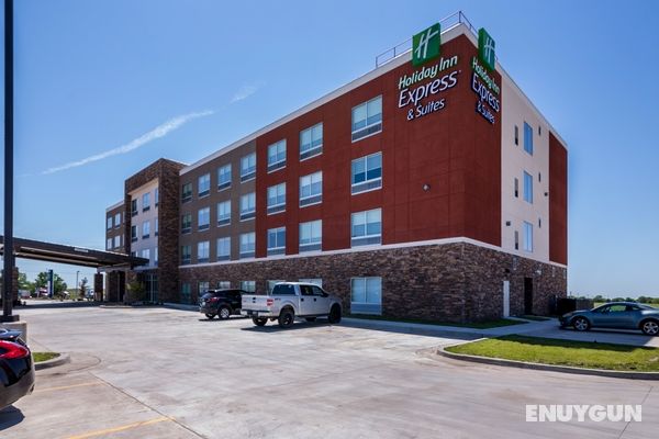 Holiday Inn Express Suites Blackwell Genel