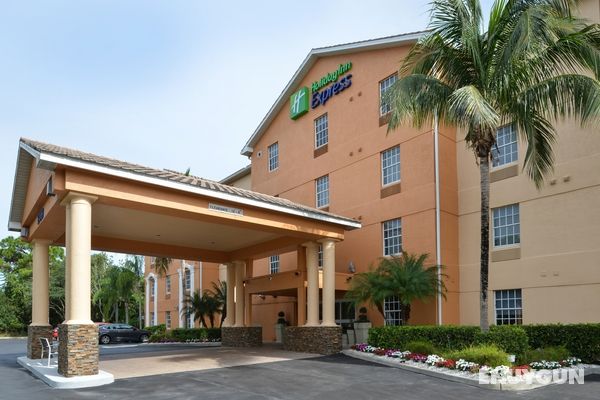 Holiday Inn Express & Suites Bonita Springs Genel