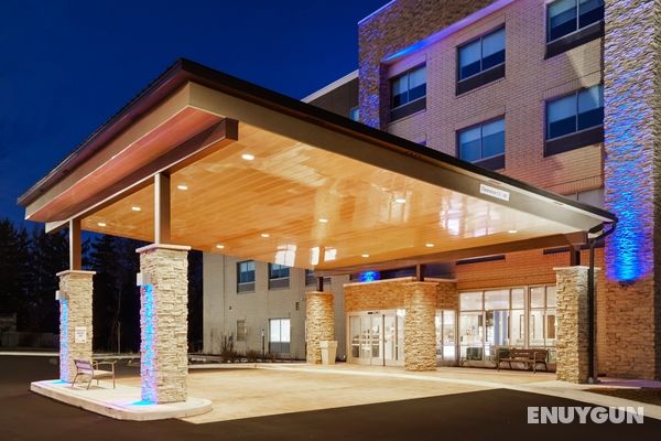 Holiday Inn Express & Suites Chicago Niles Genel