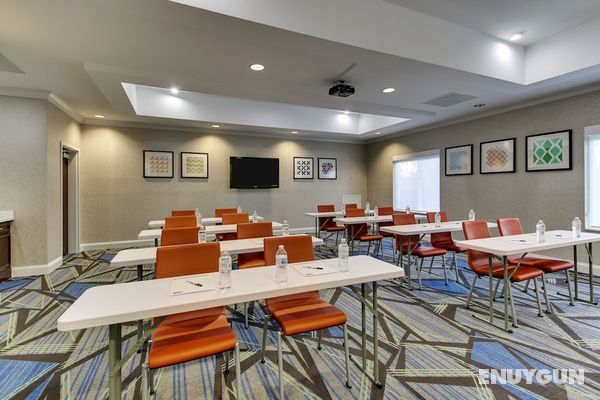 Holiday Inn Express Hotel & Suites Columbus-Fort Benning, an IHG Hotel Genel