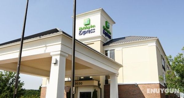 Holiday Inn Express & Suites Delafield Genel