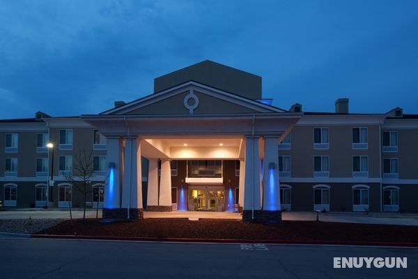 Holiday Inn Express Hotel & Suites Lamar Genel