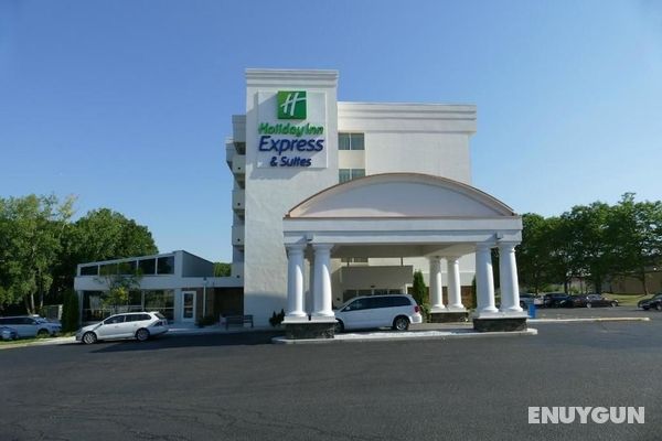 Holiday Inn Express & Suites Milford Genel