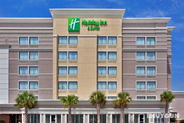Holiday Inn Hotel & Suites Genel