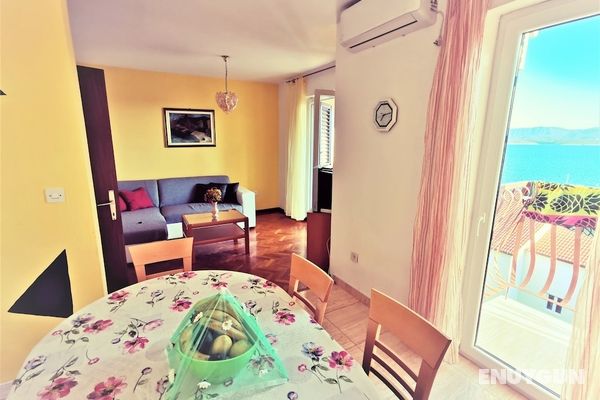 Holiday Apartment With a Balcony and sea View, Just 300 Metres From the Beach Öne Çıkan Resim