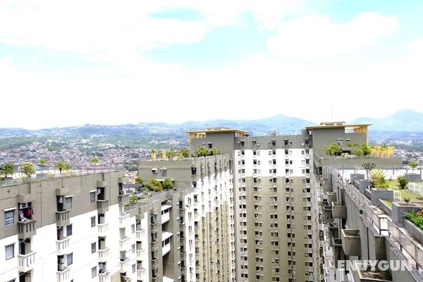 Homey 1Br Apartment At Gateway Ahmad Yani Cicadas Dış Mekan