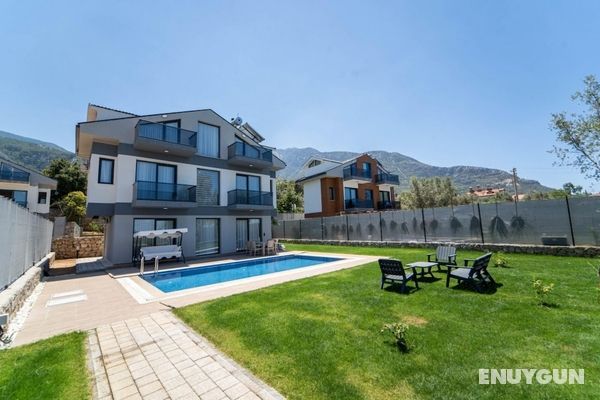 House With Private Pool and Backyard in Fethiye Öne Çıkan Resim