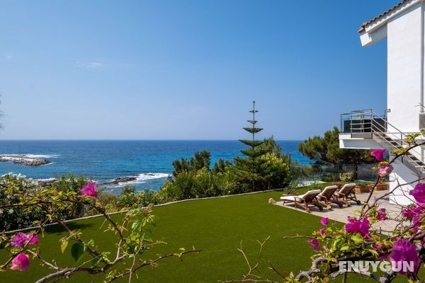 Icarus Luxury Beachfront Villa Genel
