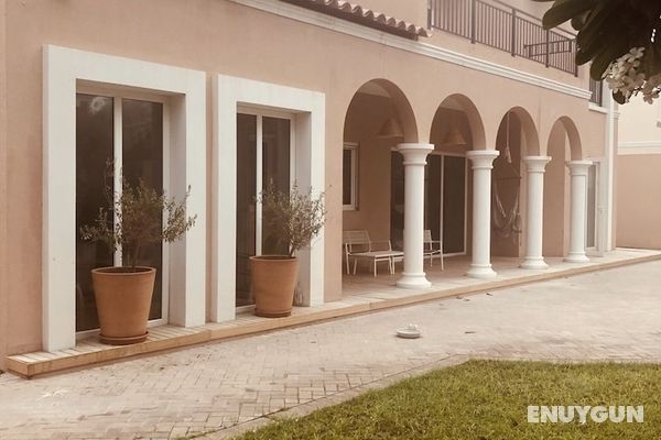 Impeccable 5 Beds Villa in Dubai Öne Çıkan Resim