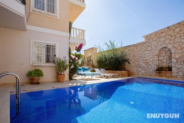 Invigorating Villa With Shared Pool in Kas Öne Çıkan Resim