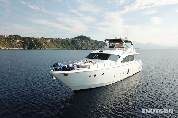 Italy Luxury Yacht Charter Öne Çıkan Resim