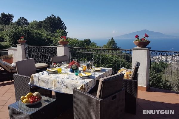 Joyce Home is an Elegant Appartament With an Amazing View on the Gulf of Naples Öne Çıkan Resim