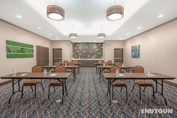 La Quinta Inn and Suites by Wyndham Houston Spring South Genel