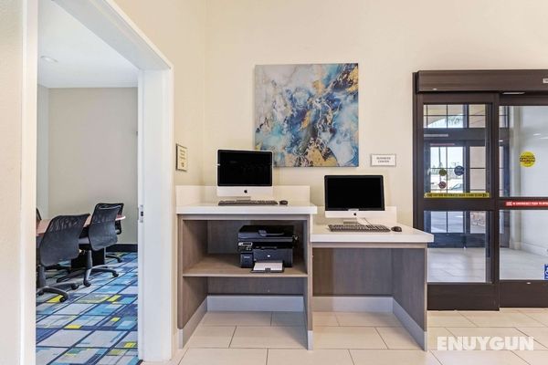 La Quinta Inn & Suites by Wyndham NE Long Beach/Cypress Genel