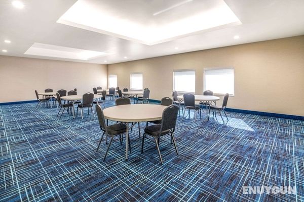 La Quinta Inn & Suites by Wyndham Oklahoma City Airport Genel