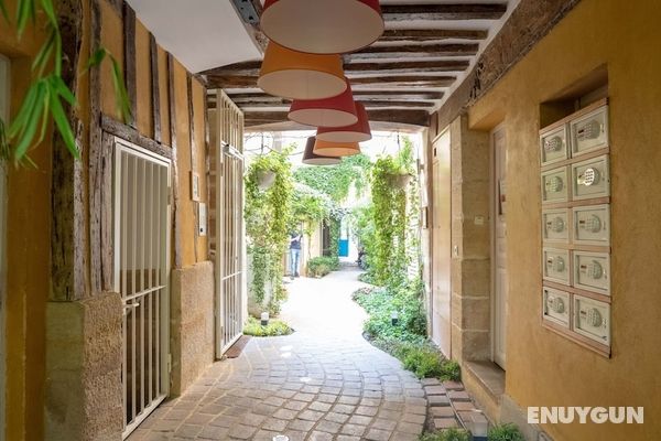 Les Patios du Marais Genel