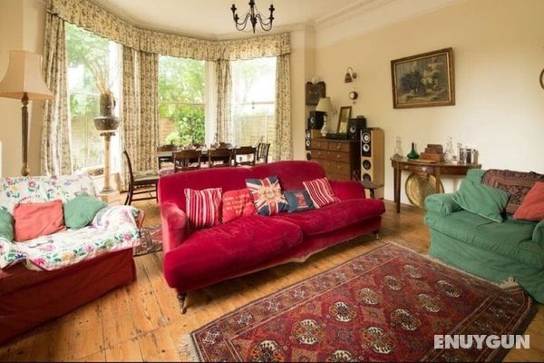 Lovely 3-bed House in Cheltenham Öne Çıkan Resim