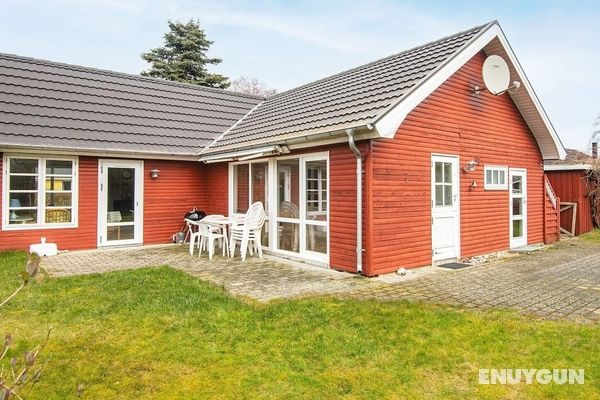Lovely Holiday Home in Jutland Midtjylland With Garden Öne Çıkan Resim