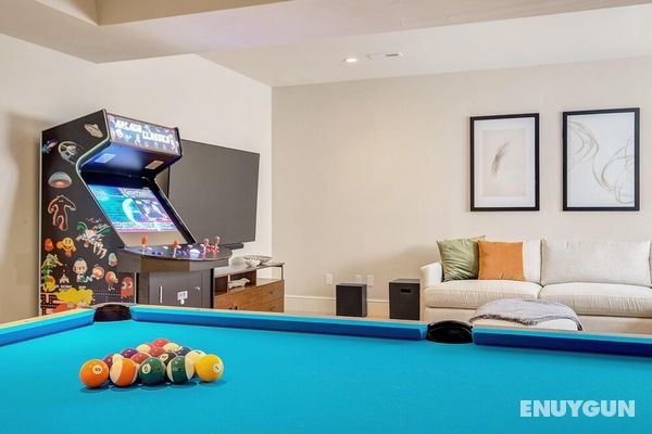 Luxe Family Getaway - Pool Table Genel