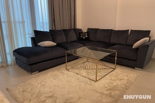 Luxurious and Spacious One-bedroom Apartment in the Heart of Dubai Öne Çıkan Resim