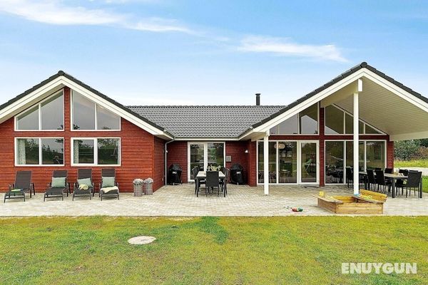 Luxurious Holiday Home in Grenå With Whirlpool Öne Çıkan Resim