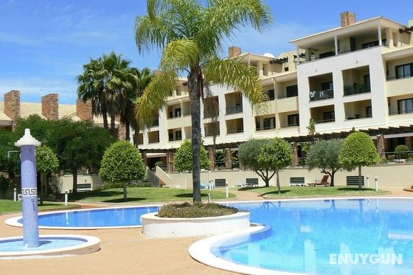 Luxurious Holiday Home in Quarteira Algarve With Jacuzzi Öne Çıkan Resim
