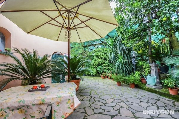Luxurious Mansion in Sorrento With Garden Öne Çıkan Resim