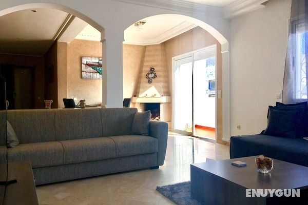 Luxurious Apartment with Private Garden Öne Çıkan Resim