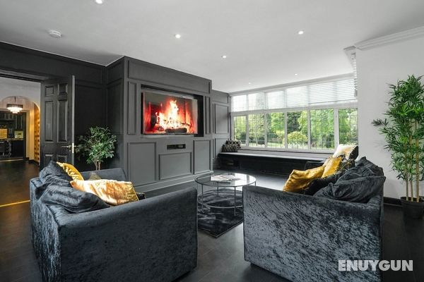 Luxury Designer Mansion in West Midlands Countryside Öne Çıkan Resim