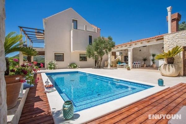 Luxury Villa Dolce Vita with Pool Öne Çıkan Resim