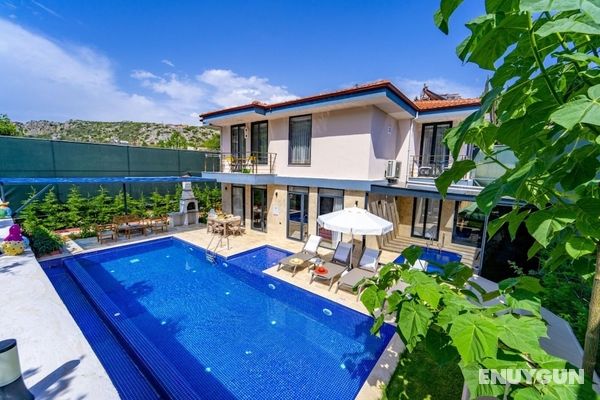 Luxury Duplex Villa With 2 Pools in Kas Öne Çıkan Resim