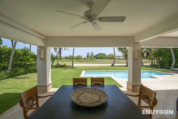 Luxury Golf-front Villa With Golf Cart Close to the Beach in Exclusive Resort Oda