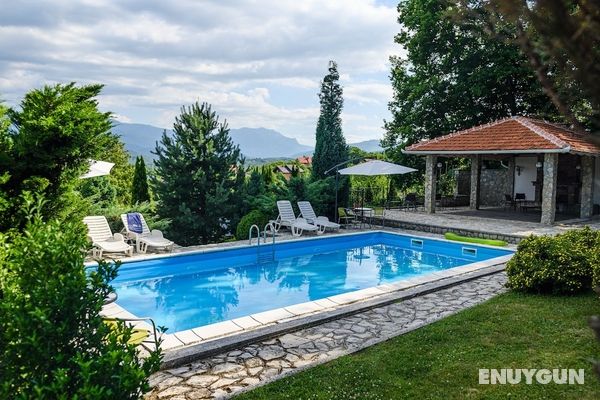 Luxury Green Oasis Villa With Pool! Öne Çıkan Resim