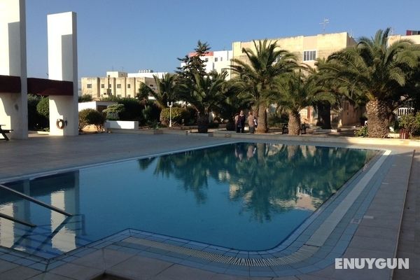 Luxury Seafront Apartment With Pool Öne Çıkan Resim
